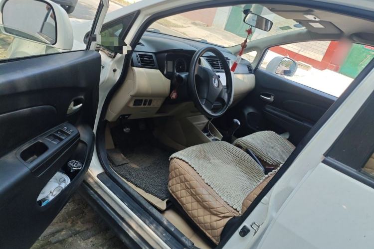 Used Venucia R50 2013 1.6L Manual Fashion Edition Driver Seat