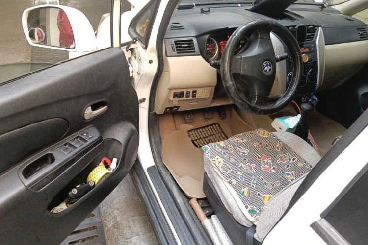Used Venucia R50 2013 1.6L Manual Fashion Edition Driver Seat