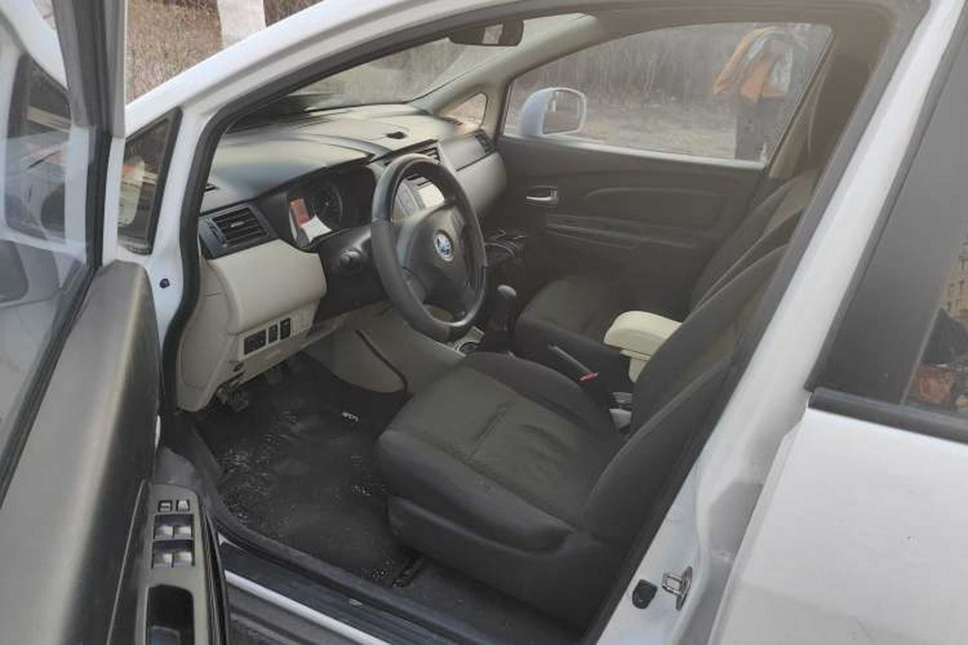 Used Venucia R50 2013 1.6L Manual Fashion Edition Driver Seat