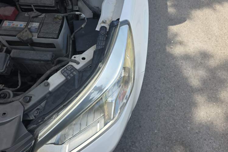 Used Venucia R50 2013 1.6L Manual Fashion Edition Engine Bay Left