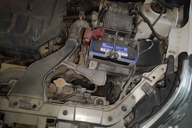 Used Venucia R50 2013 1.6L Manual Version with Beidou Navigation Engine Bay Left