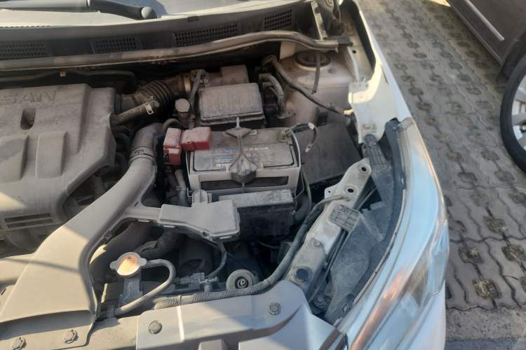 Used Venucia R50 2013 1.6L Automatic Luxury Edition Engine Bay Left