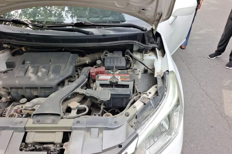 Used Venucia R50 2013 1.6L Automatic Luxury Edition Engine Bay Left