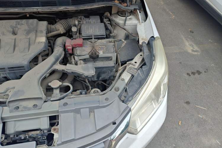 Used Venucia R50 2013 1.6L Automatic Luxury Edition Engine Bay Left