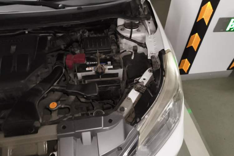 Used Venucia R50 2013 1.6L Manual Fashion Edition Engine Bay Left