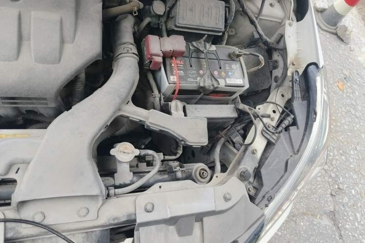 Used Venucia R50 2013 1.6L Automatic Luxury Edition Engine Bay Left