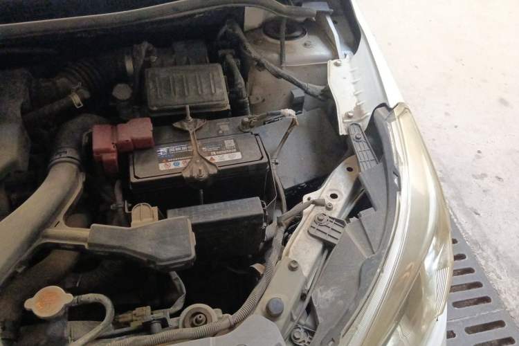 Used Venucia R50 2013 1.6L Manual Fashion Edition Engine Bay Left