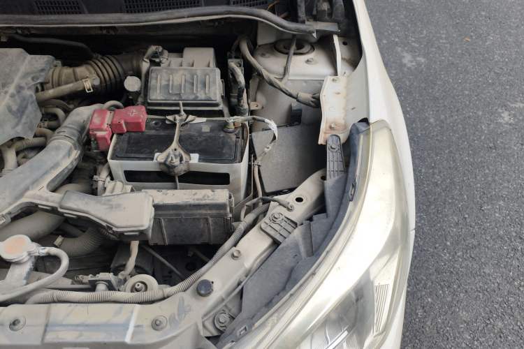 Used Venucia R50 2013 1.6L Automatic Fashion Edition Engine Bay Left