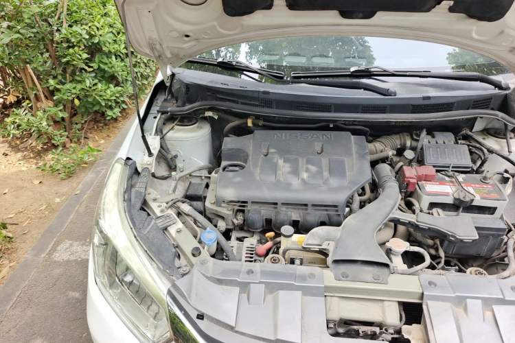 Used Venucia R50 2013 1.6L Automatic Luxury Edition Engine Bay Right