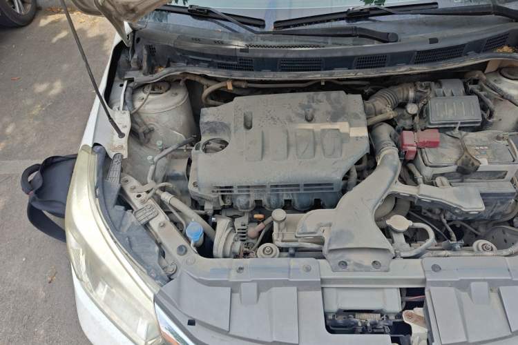 Used Venucia R50 2013 1.6L Automatic Luxury Edition Engine Bay Right