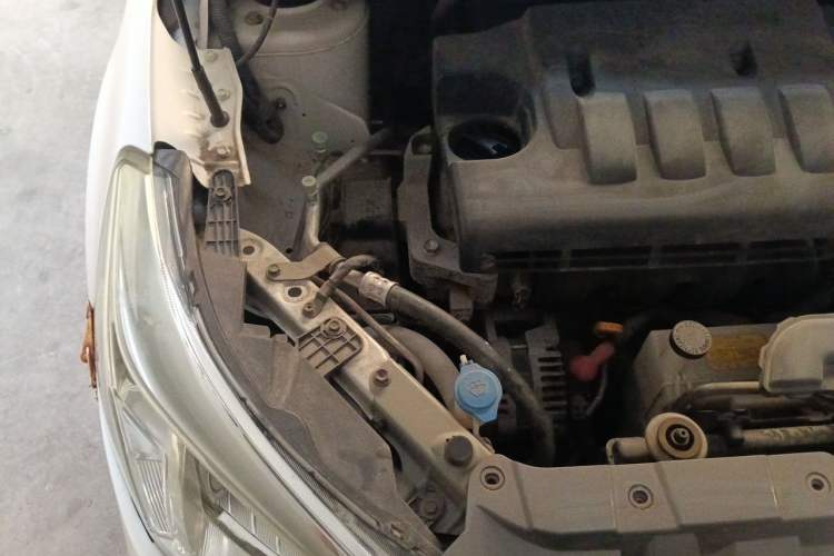 Used Venucia R50 2013 1.6L Manual Fashion Edition Engine Bay Right