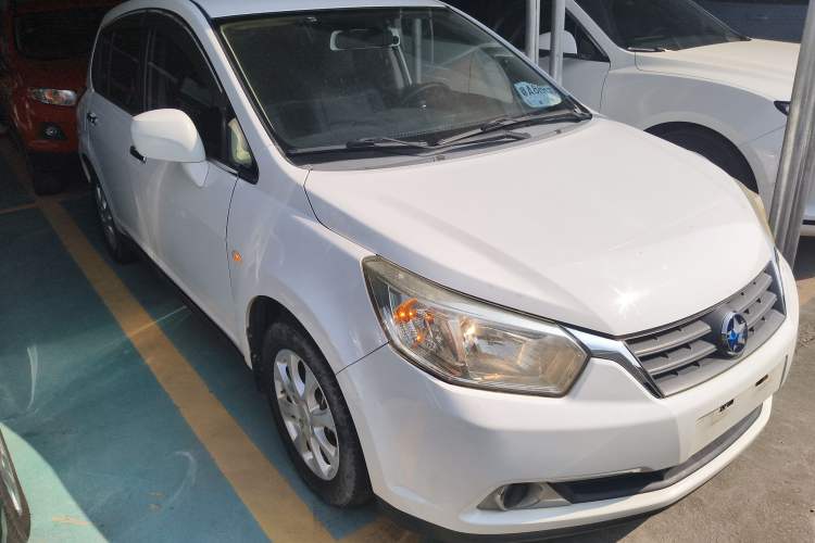 Used Venucia R50 2013 1.6L Automatic Fashion Edition Exterior 2