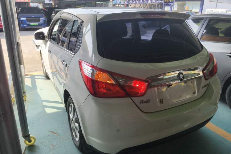 Used Venucia R50 2013 1.6L Automatic Fashion Edition Exterior 3