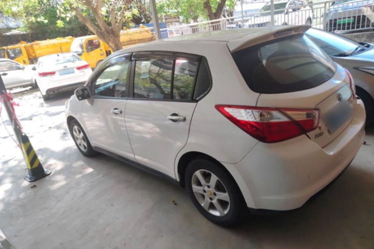 Used Venucia R50 2013 1.6L Automatic Fashion Edition Exterior 3