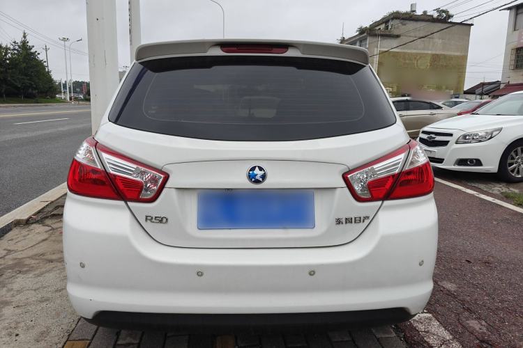 Used Venucia R50 2013 1.6L Manual Fashion Edition Exterior 4