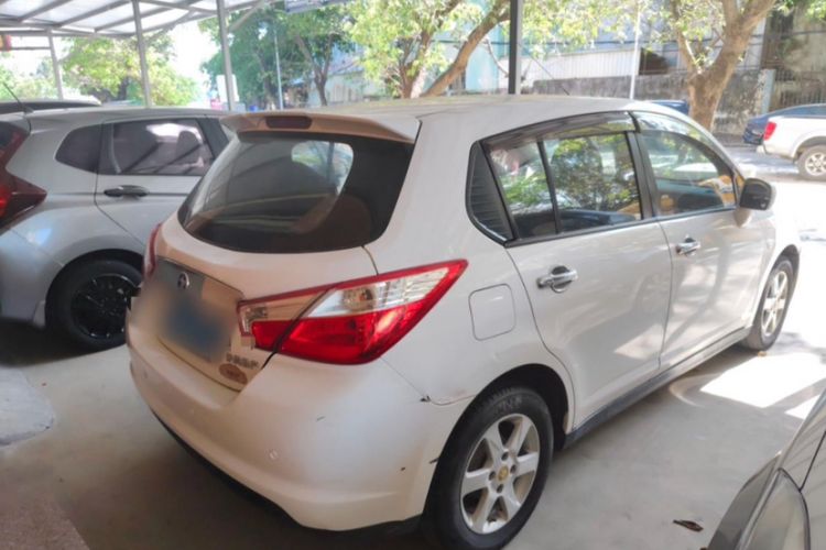 Used Venucia R50 2013 1.6L Automatic Fashion Edition Exterior 5