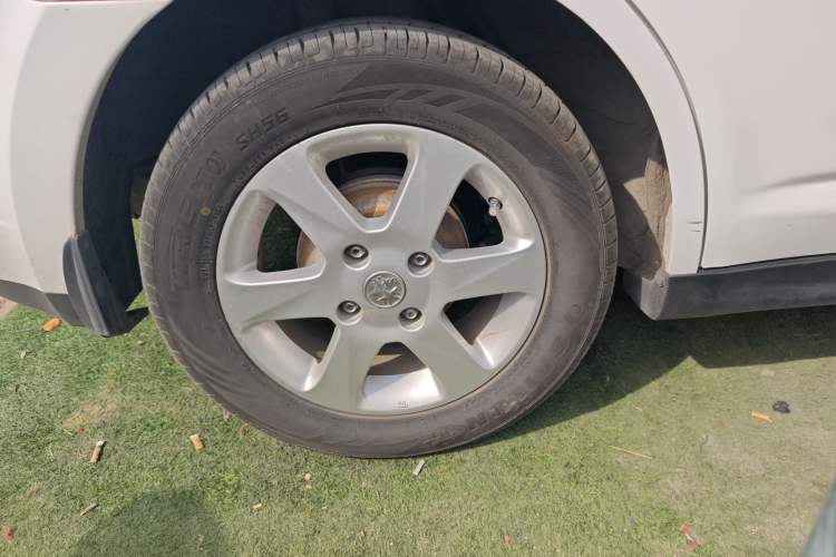 Used Venucia R50 2013 1.6L Manual Luxury Edition Exterior 5