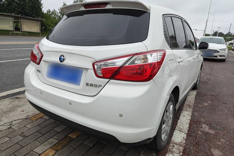 Used Venucia R50 2013 1.6L Manual Fashion Edition Exterior 5