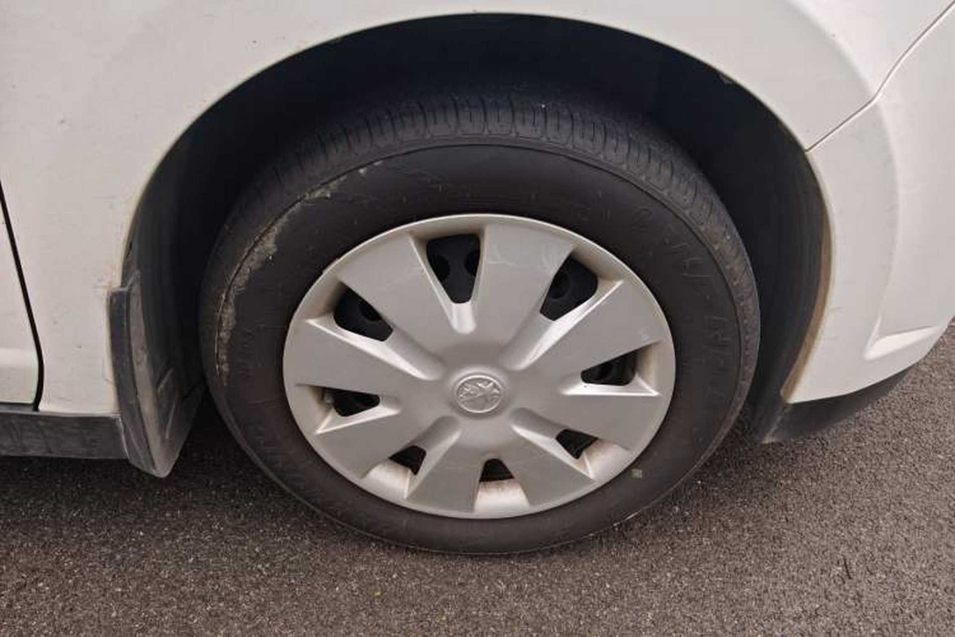 Used Venucia R50 2013 1.6L Automatic Fashion Edition Exterior 7