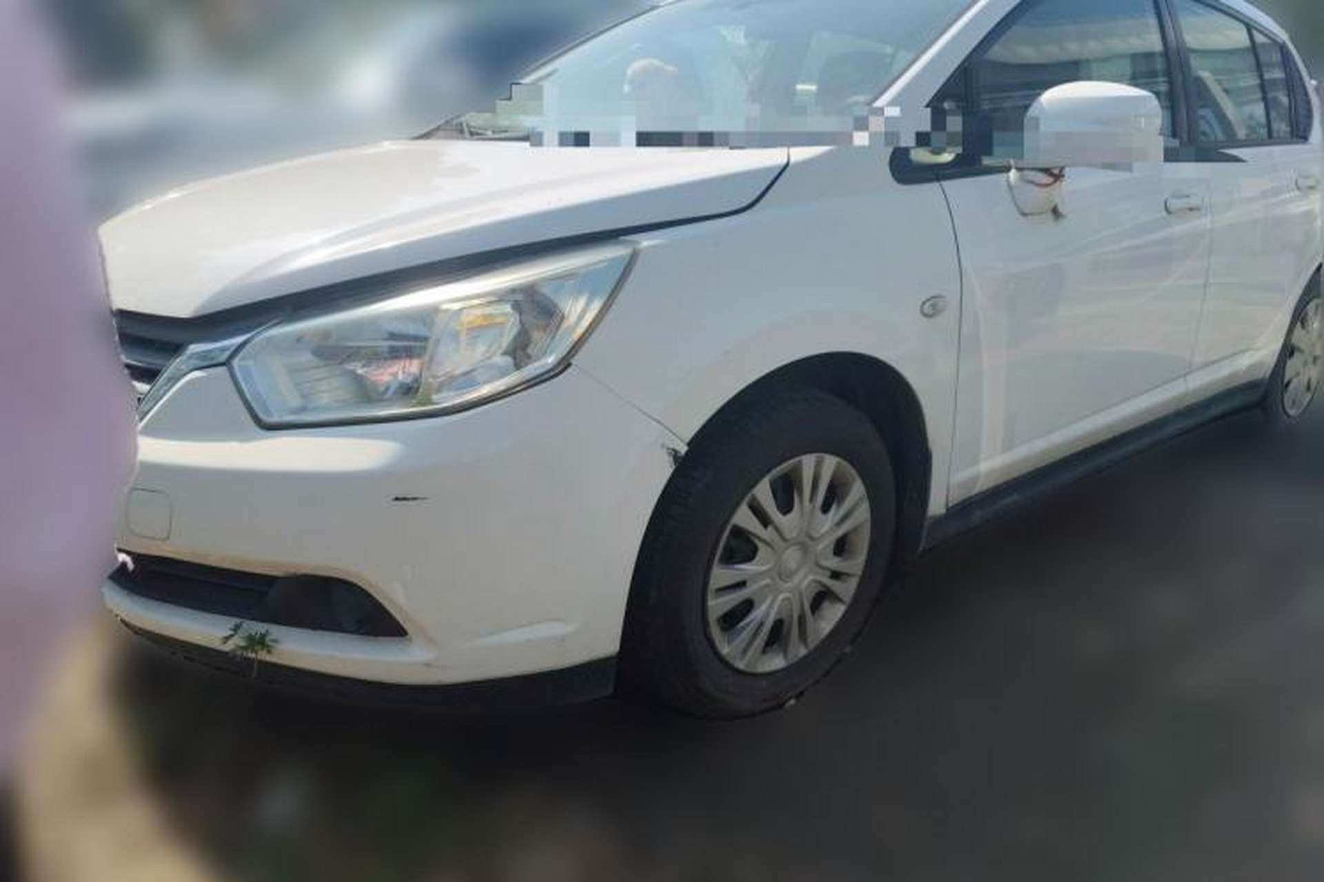 Used Venucia R50 2013 1.6L Automatic Fashion Edition Front Left 45 Deg