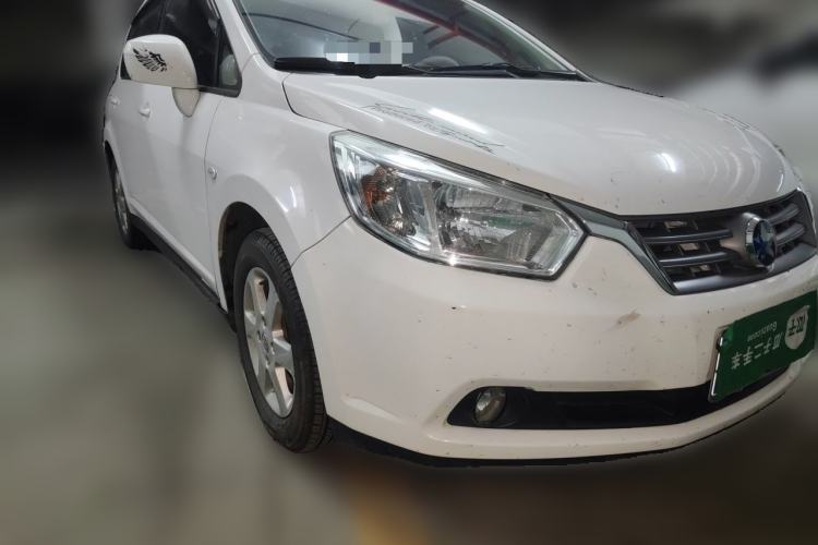 Used Venucia R50 2013 1.6L Manual Version with Beidou Navigation Front Right 45 Deg