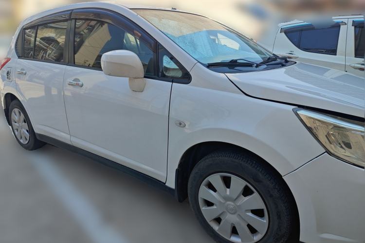 Used Venucia R50 2013 1.6L Manual Fashion Edition Front Right 45 Deg