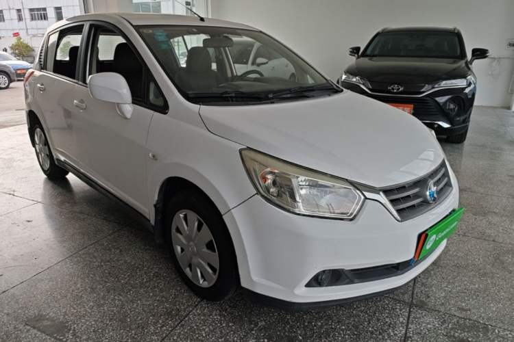 Used Venucia R50 2013 1.6L Manual Fashion Edition Front Right 45 Deg
