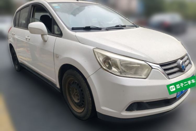 Used Venucia R50 2013 1.6L Automatic Fashion Edition Front Right 45 Deg