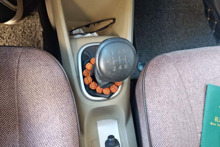 Used Venucia R50 2013 1.6L Manual Fashion Edition Gear Lever