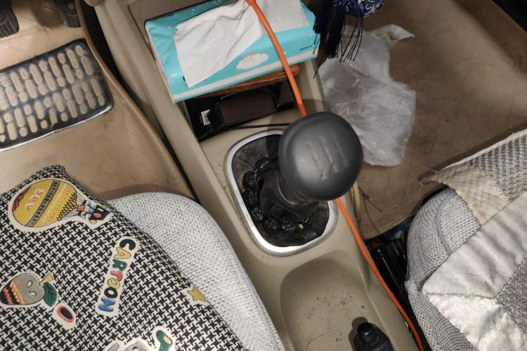 Used Venucia R50 2013 1.6L Manual Fashion Edition Gear Lever