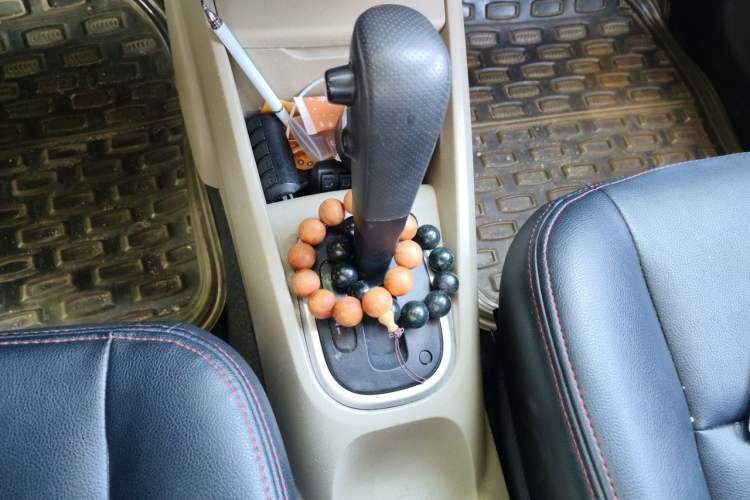Used Venucia R50 2013 1.6L Automatic Fashion Edition Gear Lever