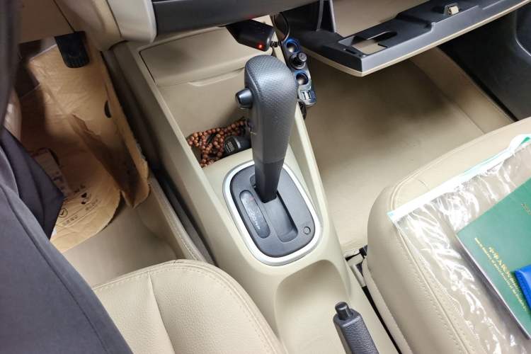 Used Venucia R50 2013 1.6L Automatic Luxury Edition Gear Lever