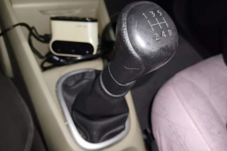 Used Venucia R50 2013 1.6L Manual Fashion Edition Gear Lever