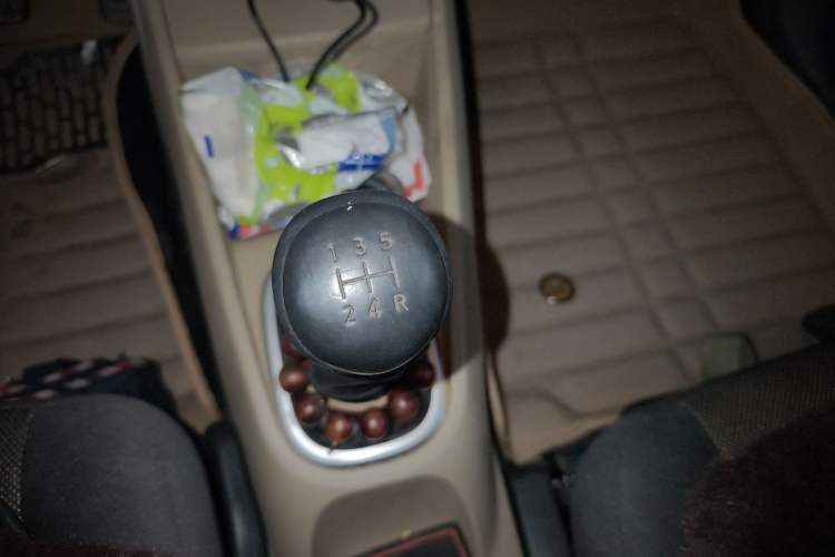 Used Venucia R50 2013 1.6L Manual Fashion Edition Gear Lever