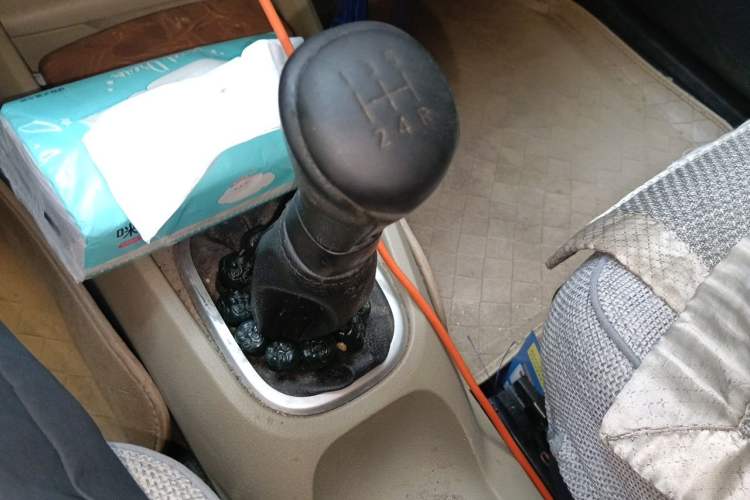 Used Venucia R50 2013 1.6L Manual Fashion Edition Gear Lever