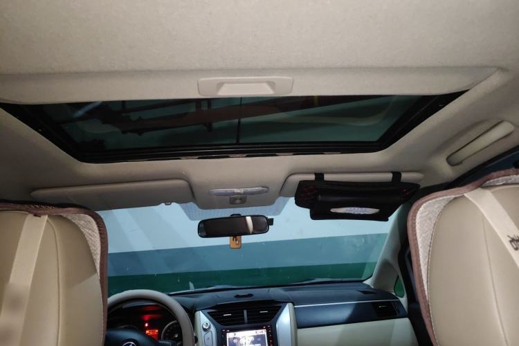Used Venucia R50 2013 1.6L Manual Version with Beidou Navigation Headliner