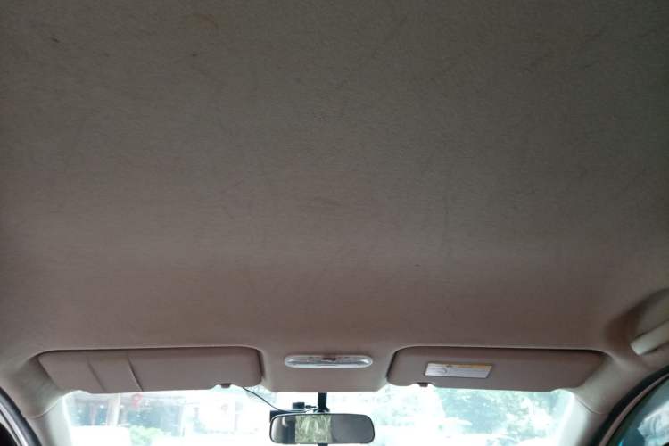 Used Venucia R50 2013 1.6L Automatic Fashion Edition Headliner