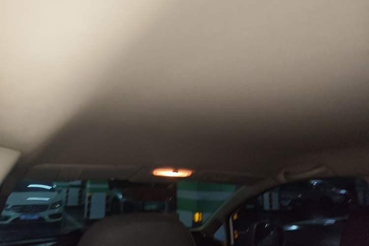 Used Venucia R50 2013 1.6L Automatic Fashion Edition Headliner