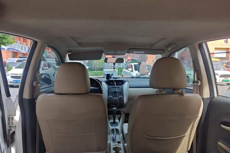 Used Venucia R50 2013 1.6L Automatic Luxury Edition Headliner
