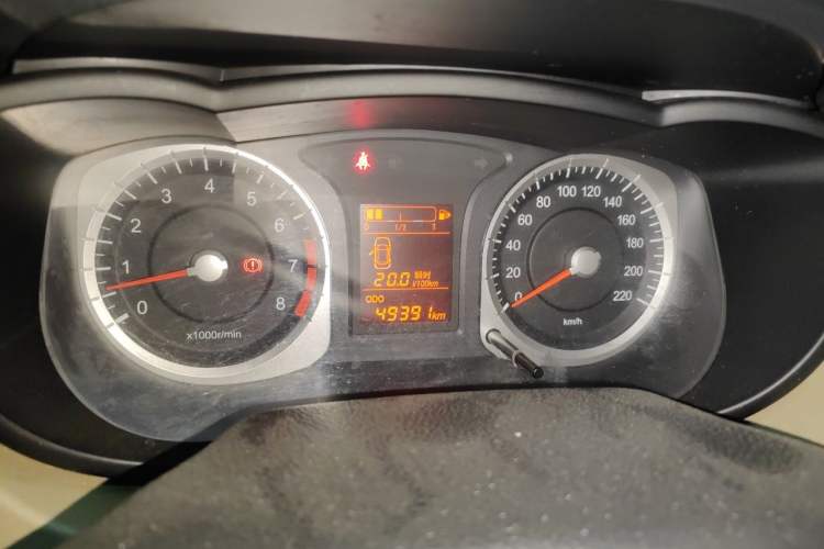 Used Venucia R50 2013 1.6L Manual Version with Beidou Navigation Instrument Cluster