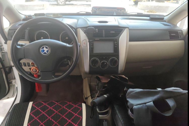 Used Venucia R50 2013 1.6L Automatic Fashion Edition Interior 1