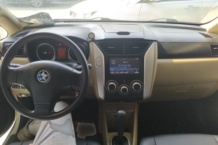Used Venucia R50 2013 1.6L Automatic Fashion Edition Interior 2