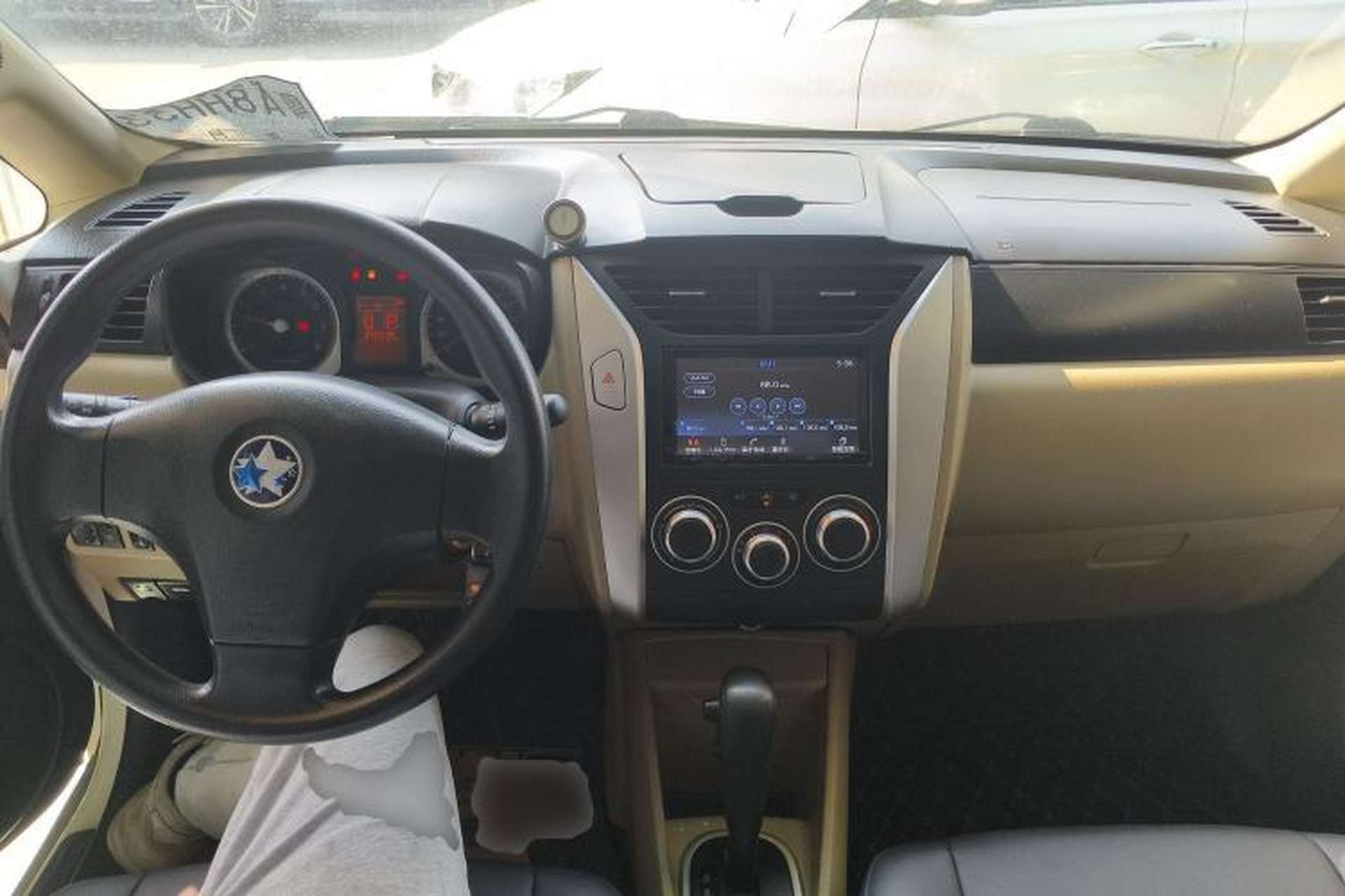 Used Venucia R50 2013 1.6L Automatic Fashion Edition Interior 2