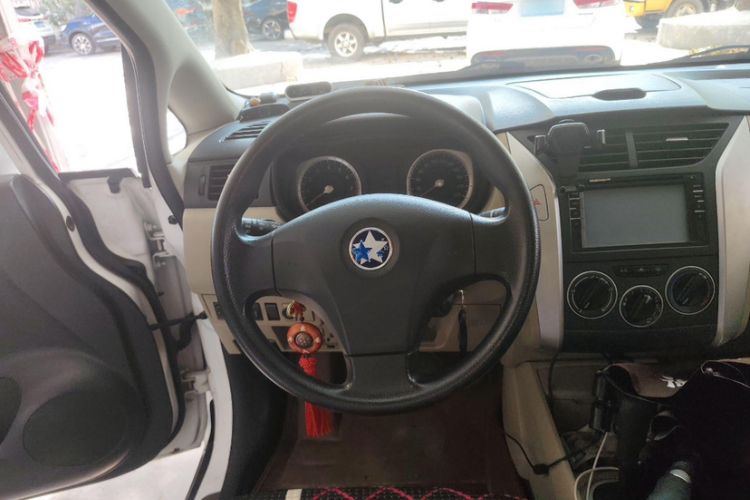 Used Venucia R50 2013 1.6L Automatic Fashion Edition Interior 2
