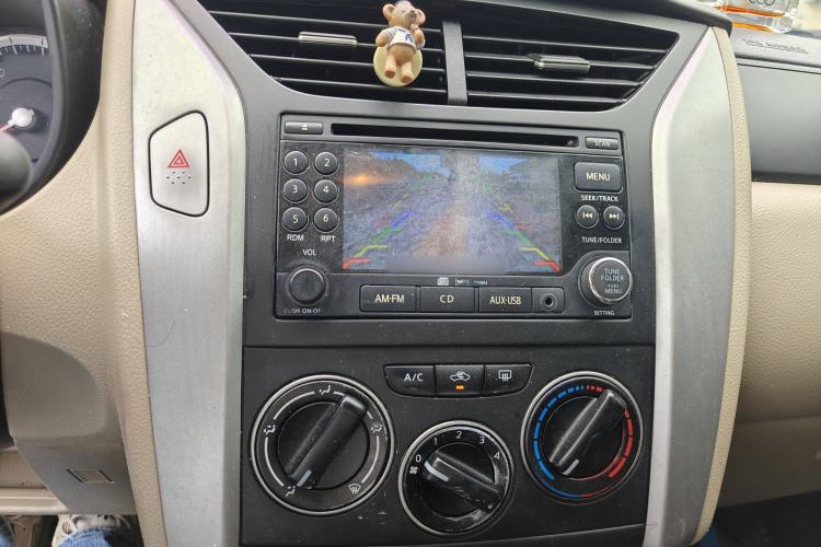 Used Venucia R50 2013 1.6L Manual Fashion Edition Interior 2