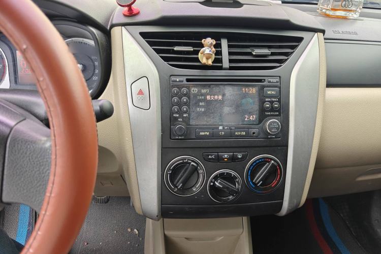 Used Venucia R50 2013 1.6L Manual Fashion Edition Interior 3