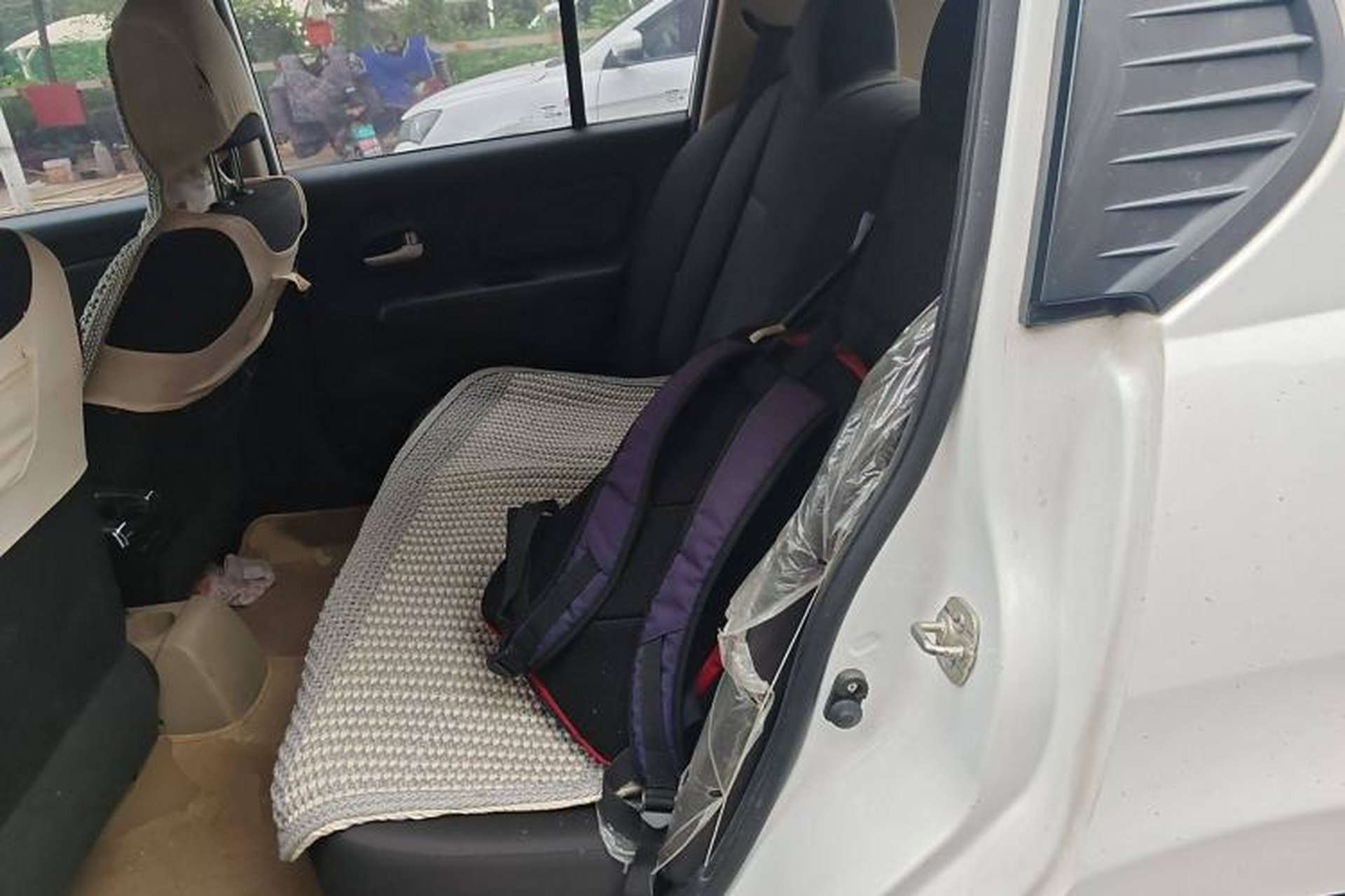 Used Venucia R50 2013 1.6L Automatic Fashion Edition Interior 4