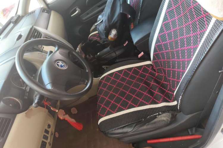 Used Venucia R50 2013 1.6L Automatic Fashion Edition Interior 4