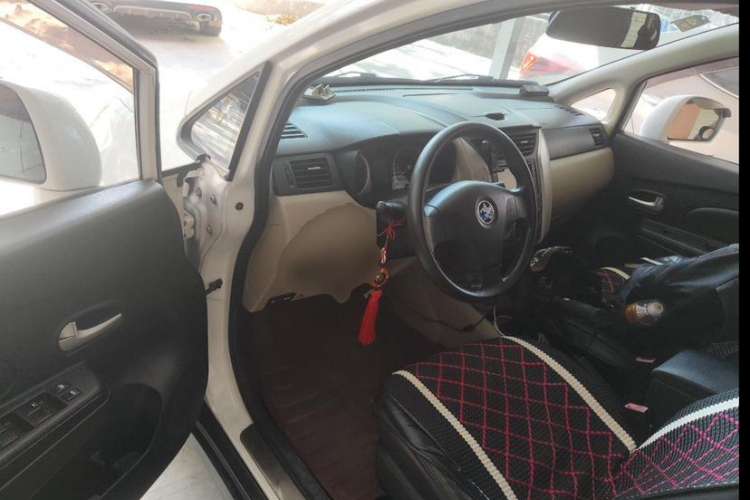 Used Venucia R50 2013 1.6L Automatic Fashion Edition Interior 5