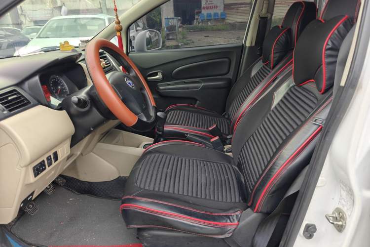 Used Venucia R50 2013 1.6L Manual Fashion Edition Interior 5